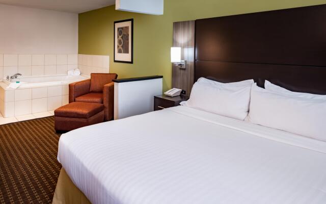 Holiday Inn Express Hotel & Suites Bucyrus, an IHG Hotel