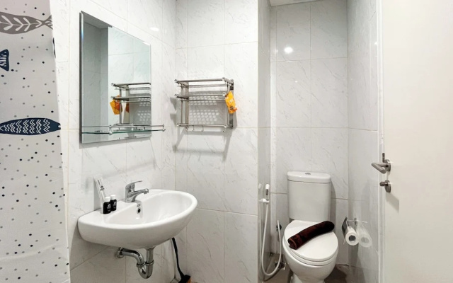 Modern Studio Room Apartment At Tamansari Skylounge Makassar