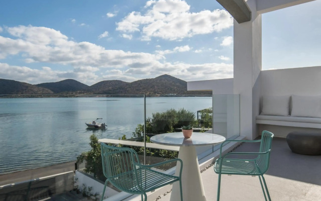 Villa Mimaze Minimalist Living
