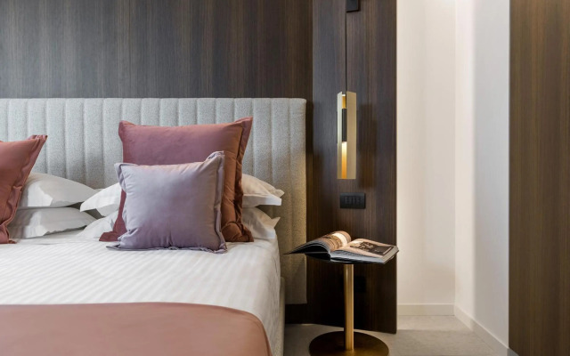 We Me Suite Hotel
