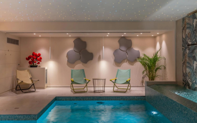 Ionian Plaza Hotel