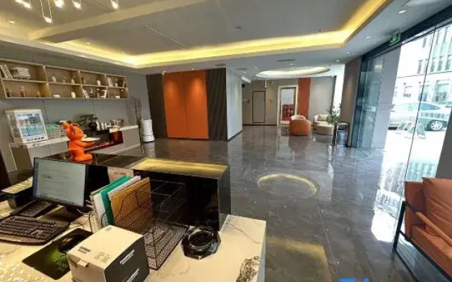 Zhangjiagang Manjin Hotel (Mambat Shopping Plaza Branch)