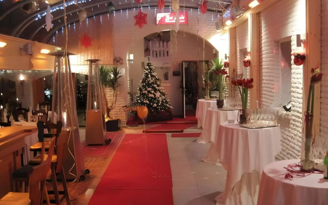 Hotel & Restaurant Bei Baki