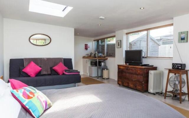 The Studio Christchurch B&B Luxury Garden Room