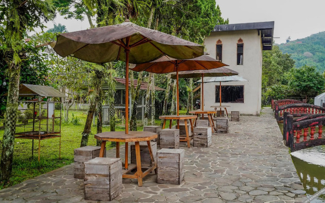 OYO 3889 D'ratna Resort