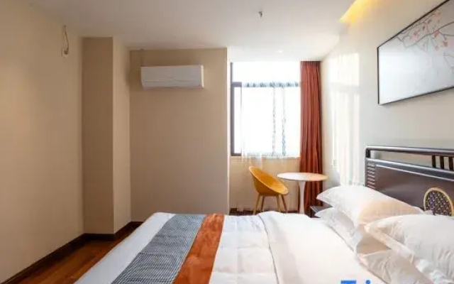Huanxi Homestay (Xinyang High-Speed Railway Station)