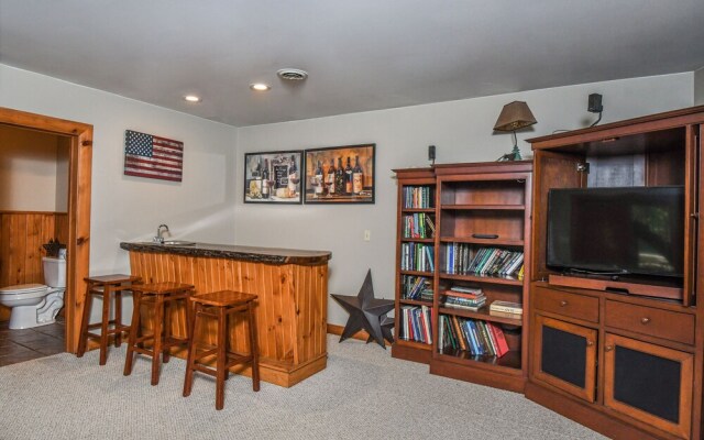 One Ski Hill 5 Bedroom House