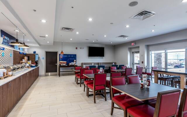 Holiday Inn Express & Suites Jersey City North - Hoboken, an IHG Hotel