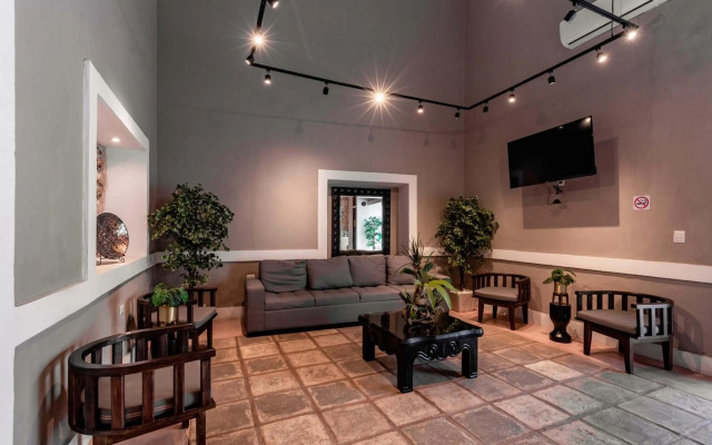 Hotel Colonial Zaci by GuruHotel