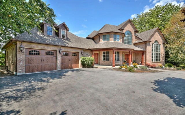 Canadian Grand Executive Villa