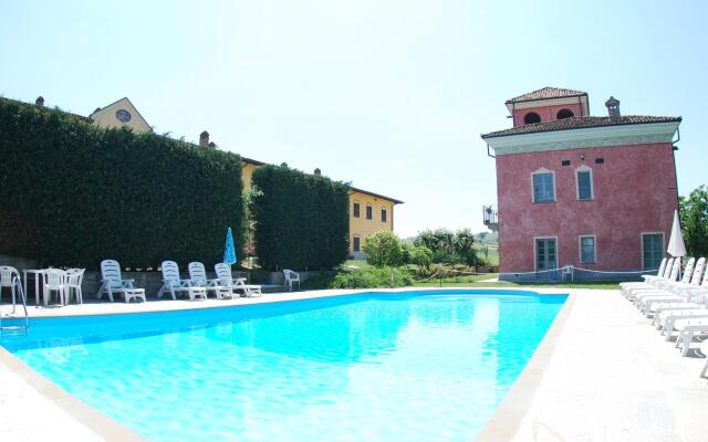 Fabulous Mansion in Nizza Monferrato with Swimming Pool
