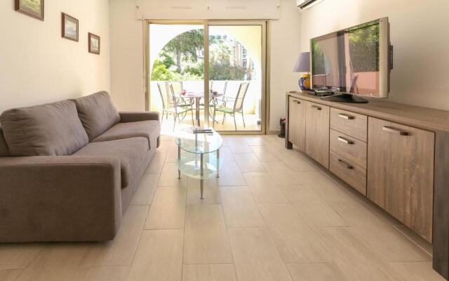 AC Appartment with terrace parking and pool- BENAKEY