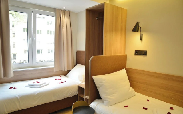 Day8 Hotel