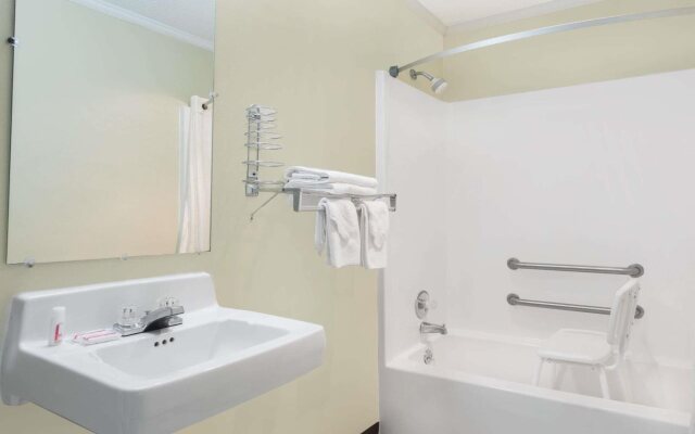 Economy Inn By OYO Ashburn