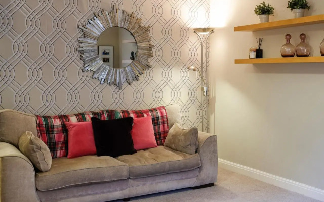 Stylish family home in desirable Penylan + Parking