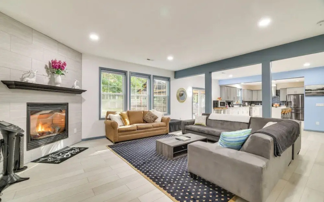Game Room + Home Theater! Immaculate Poconos Lodge
