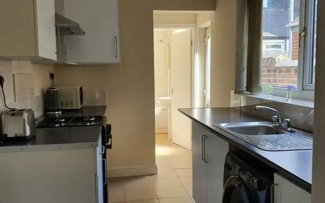 Spacious House in Stoke