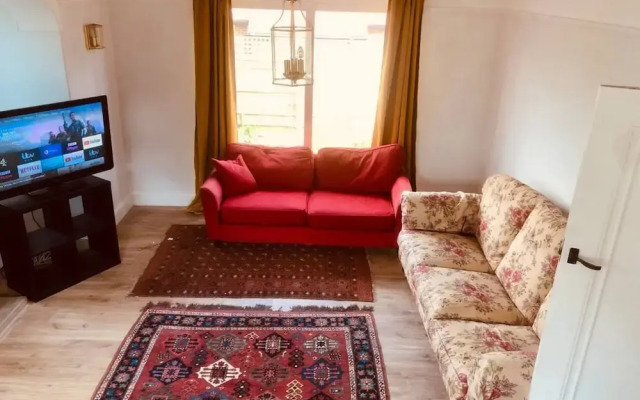 Inviting 5-bed House in Eastbourne
