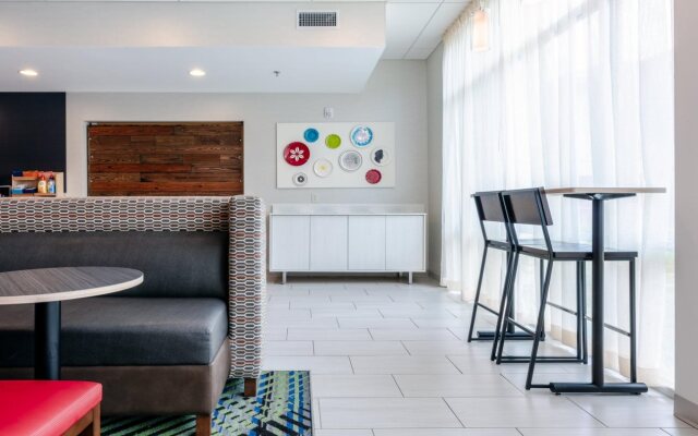 Holiday Inn Express Calhoun South by IHG