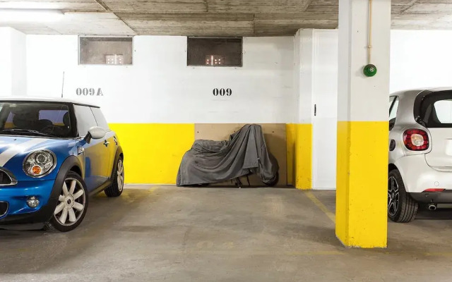 JOIVY Color-block studio w/workspace &free parking at the heart of Santa Catarina