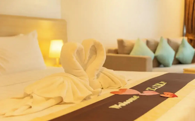 Romantic Beach Bar Fine Dining Swim c109