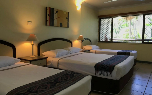 Bay Village Tropical Retreat & Apartments