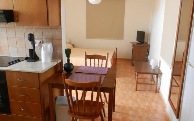 Dora Apartments