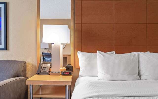 La Quinta Inn & Suites by Wyndham Naples Downtown
