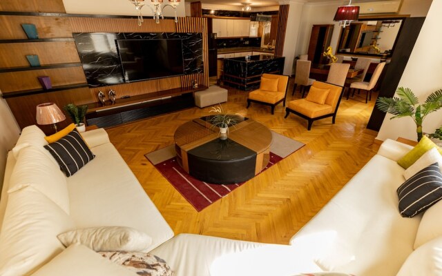 Oak Orchid Opulent 2 BR Apartment with Walk-in Closet