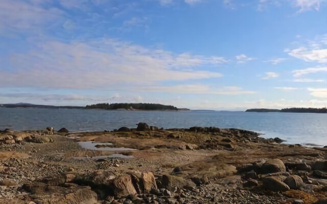 Oak Point Cottage - Three Bedroom Home