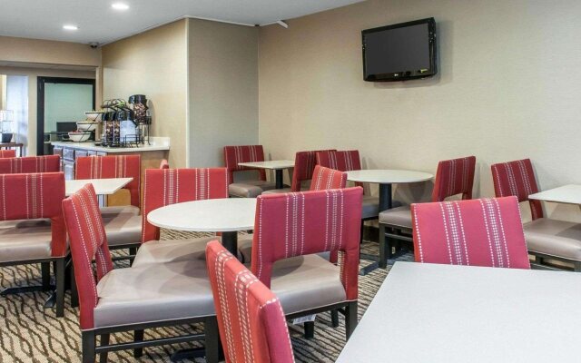 Comfort Inn & Suites Napoleon