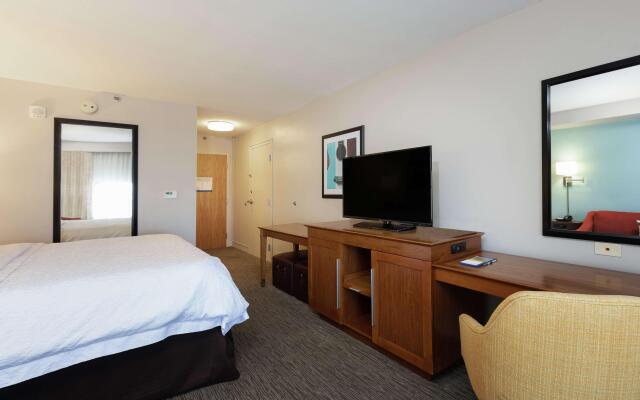 Hampton Inn & Suites Austin-Airport