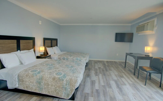 Dhimas Bayview Suites