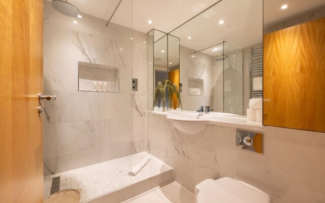 The Crystal Quarters - Modern Bright 2bdr Apartment