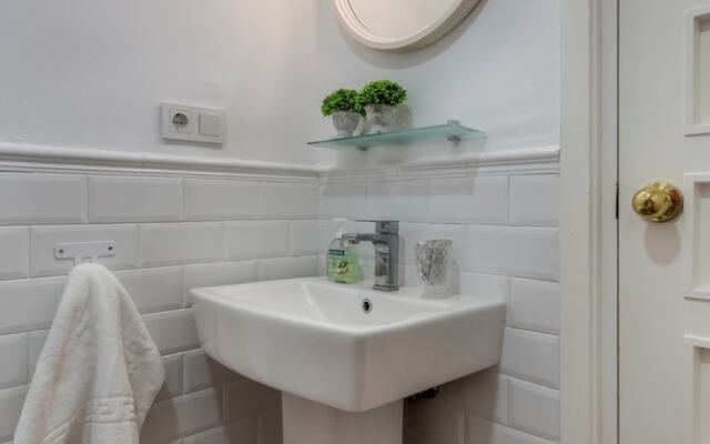 Great 2 BD Apartment With Terrace. San Pablo III