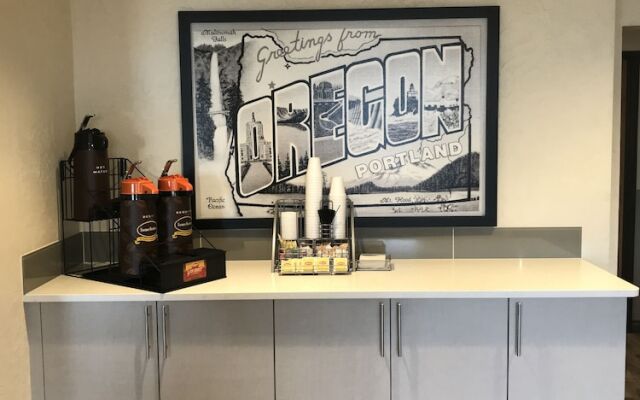 Super 8 Airport Portland Oregon