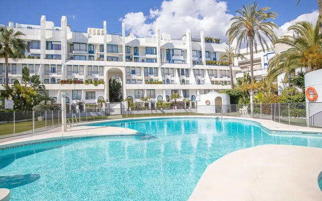 Marbella Pool House Ph24 on sea Shore