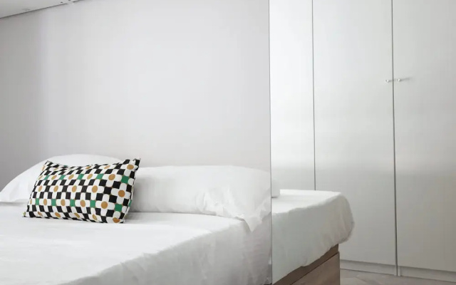 JOIVY Modern City Centre Flat