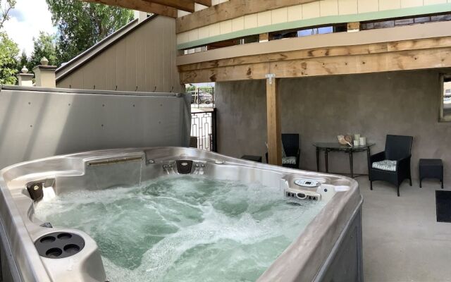 Manoir Chamberland (Adults Only, No Pets)