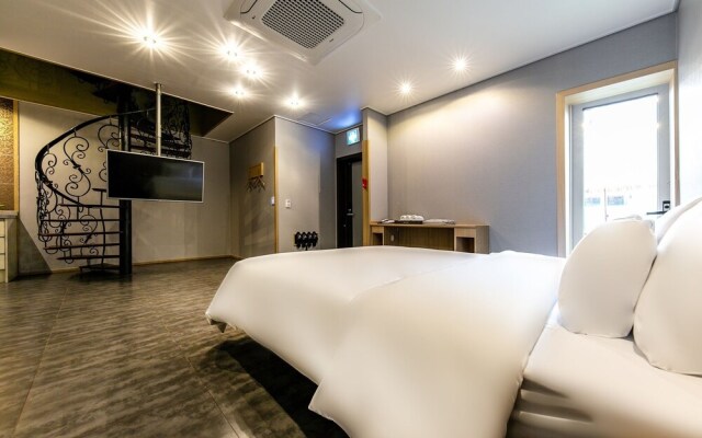 Mokpo Hotel W