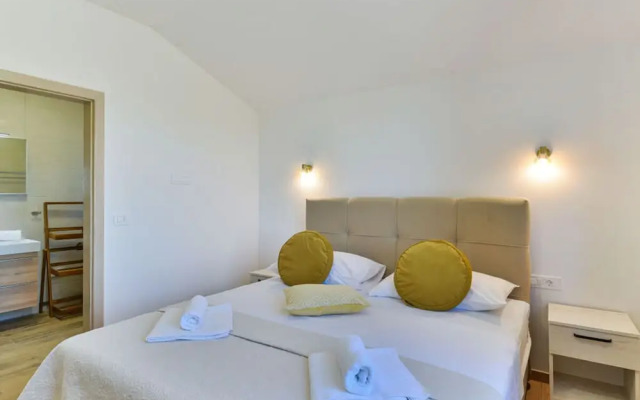 With Pool, Jacuzzi and Sauna
