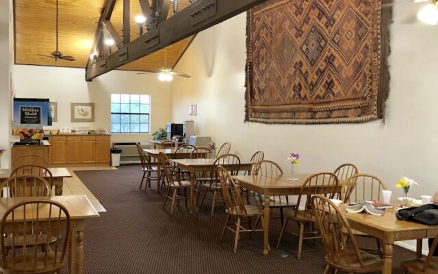 Windcrest Inn and Suites