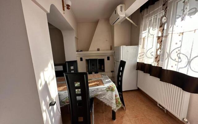 cozy 2-bedroom apartment in Gori