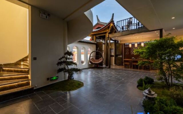 Qianshan Viewing Homestay (Lijiang Dashuiche)