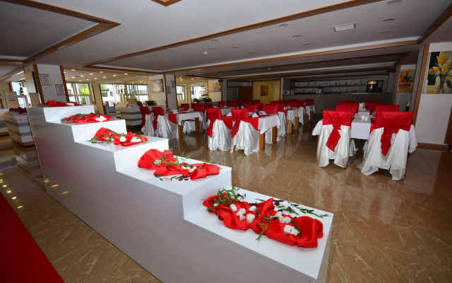 Fun & Sun River Resort  All Inclusive