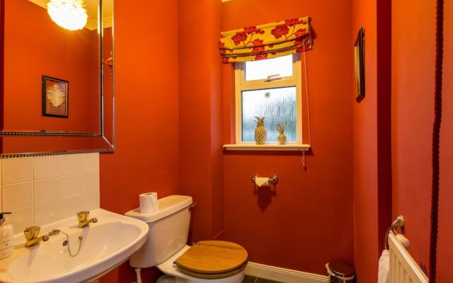 Vicarsford Farmhouse with Hot Tub near St Andrews