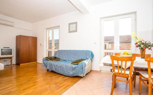 Apartments Nuic 748
