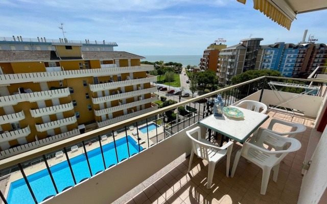 Bright Apartment With Shared Pool
