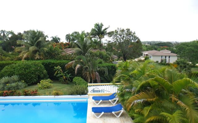 Villa Hermosa a Spacious Villa Close to Downtown