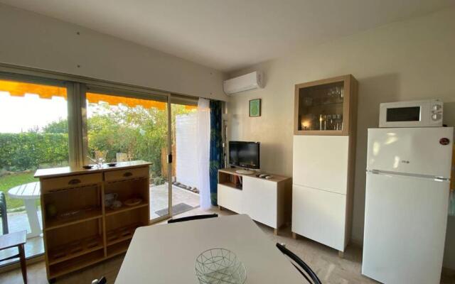 Nice studio with garden and parking - Near beach